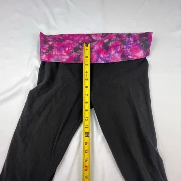 Victoria’s Secret - Yoga Pants Capris - Black and Purple - Size Unknown (Med?) - Picture 10 of 11